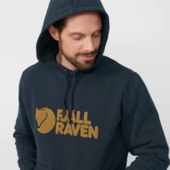 FJÄLLRÄVEN LOGO HOODIE M Herren - Kapuzenpullover 16 FJÄLLRÄVEN LOGO HOODIE M Herren - Kapuzenpullover -Outdoor-Bekleidungsgeschäft 5638003707 e fjaellraeven logo hoodie m fjaellraeven 24