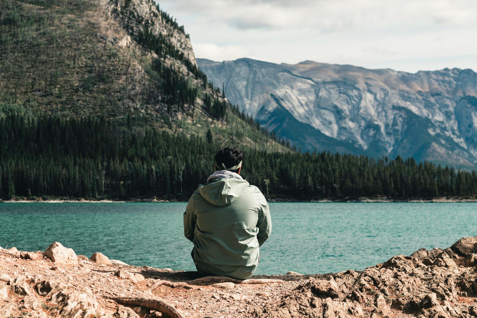 Outdoor-Bekleidungsgeschäft -Outdoor-Bekleidungsgeschäft pexels lureofadventure 28366316